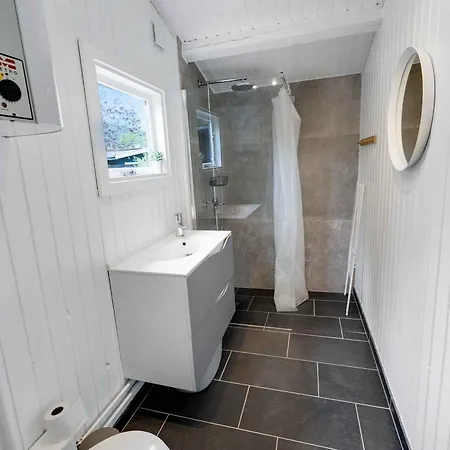 Holiday home Cozy Summerhouse Close To The And Forrest