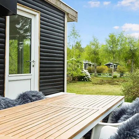Holiday home Cozy Summerhouse Close To The And Forrest