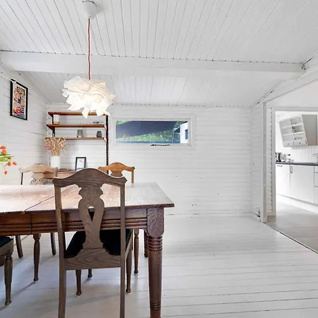 Holiday home Cozy Summerhouse Close To The And Forrest *