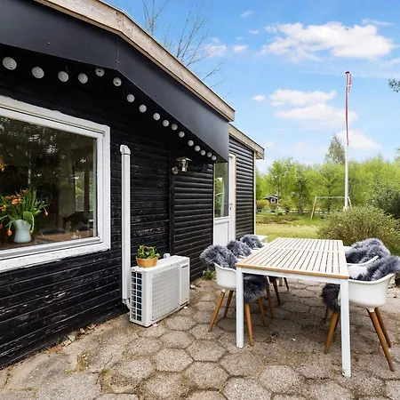 Holiday home Cozy Summerhouse Close To The And Forrest *